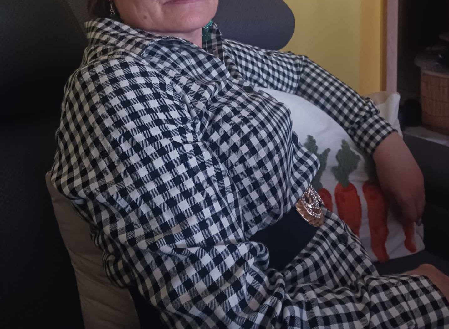 Rozpinana  sukienka  na guziki  w czarno-białą  kratę r.m/L