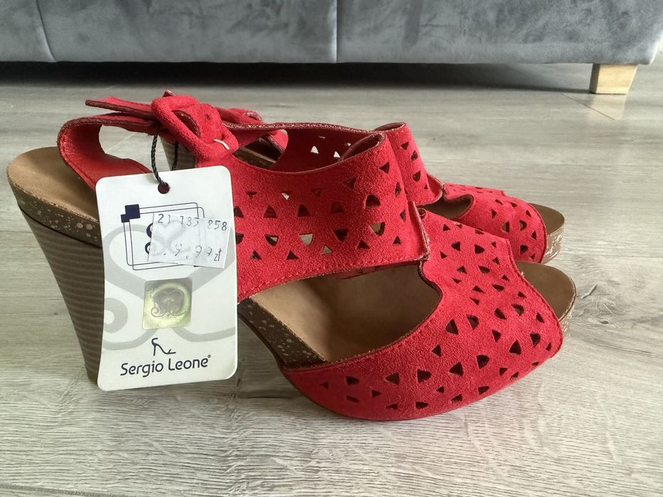 Nowe buty 38 koturna słupek czerwone