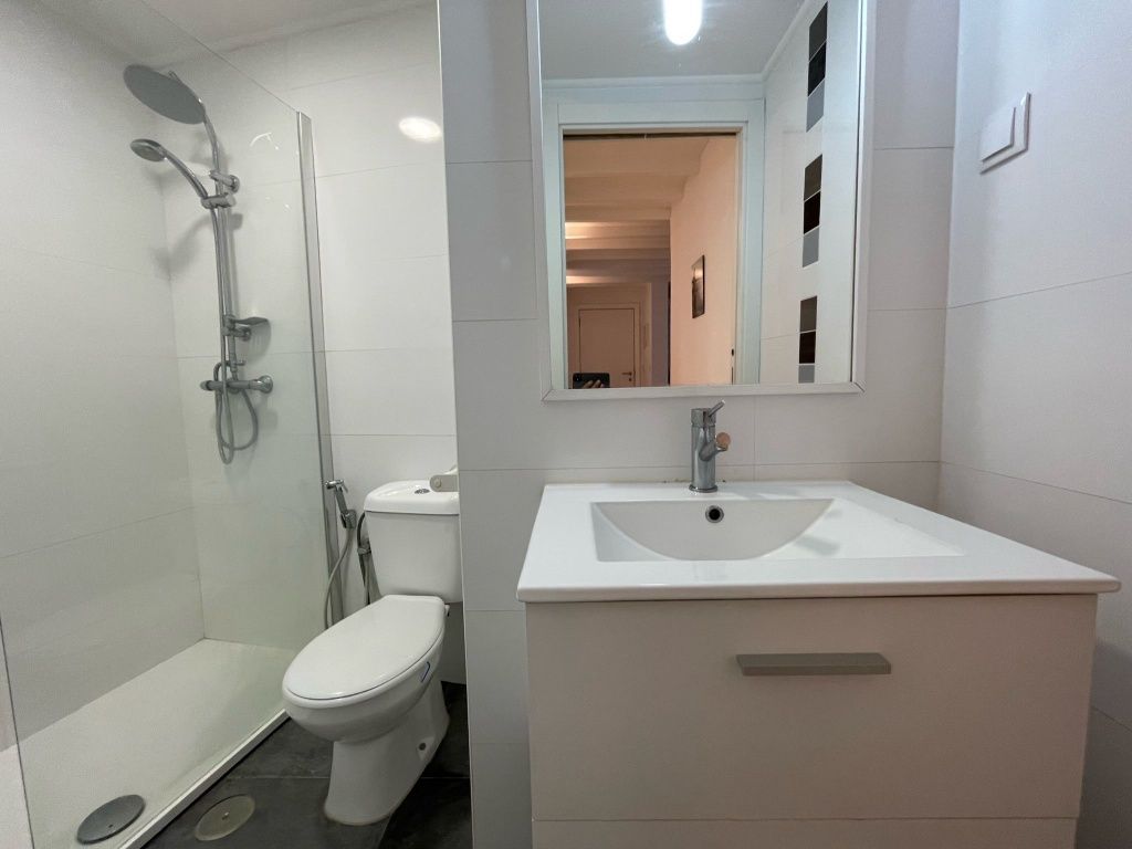 SEM CAUÇÃO. Quarto para raparigas.