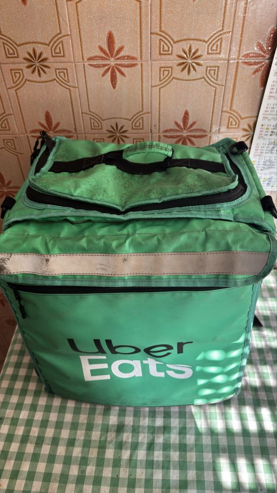 Mochila UBER EATS muito usada