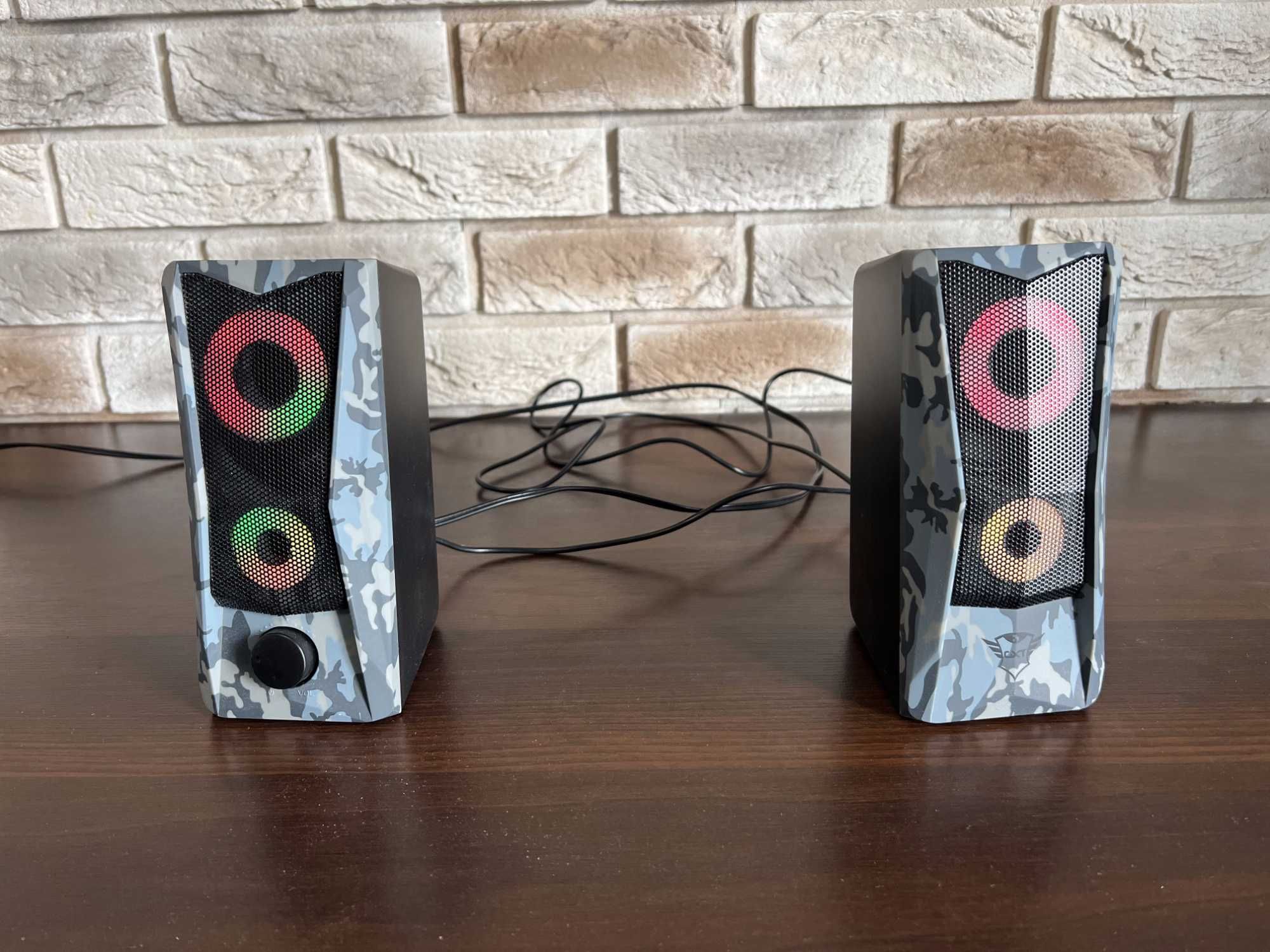 Głośniki z podświetleniem RGB