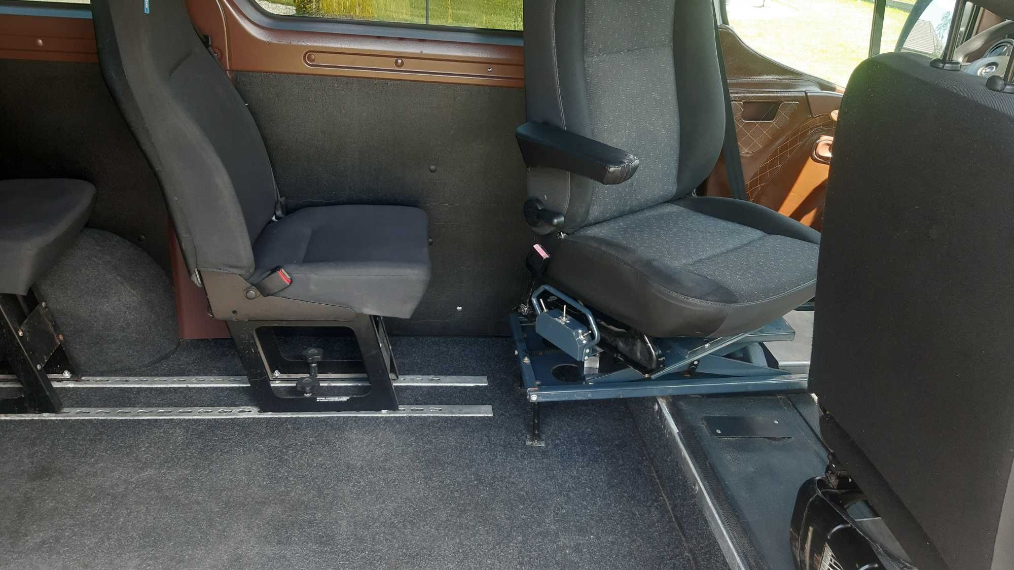 Opel Movano Dla osoby niepełnosprawnej na wózku inwalidzkim winda