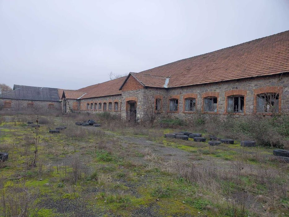 Будівля ферми під бізнес м. Берегове