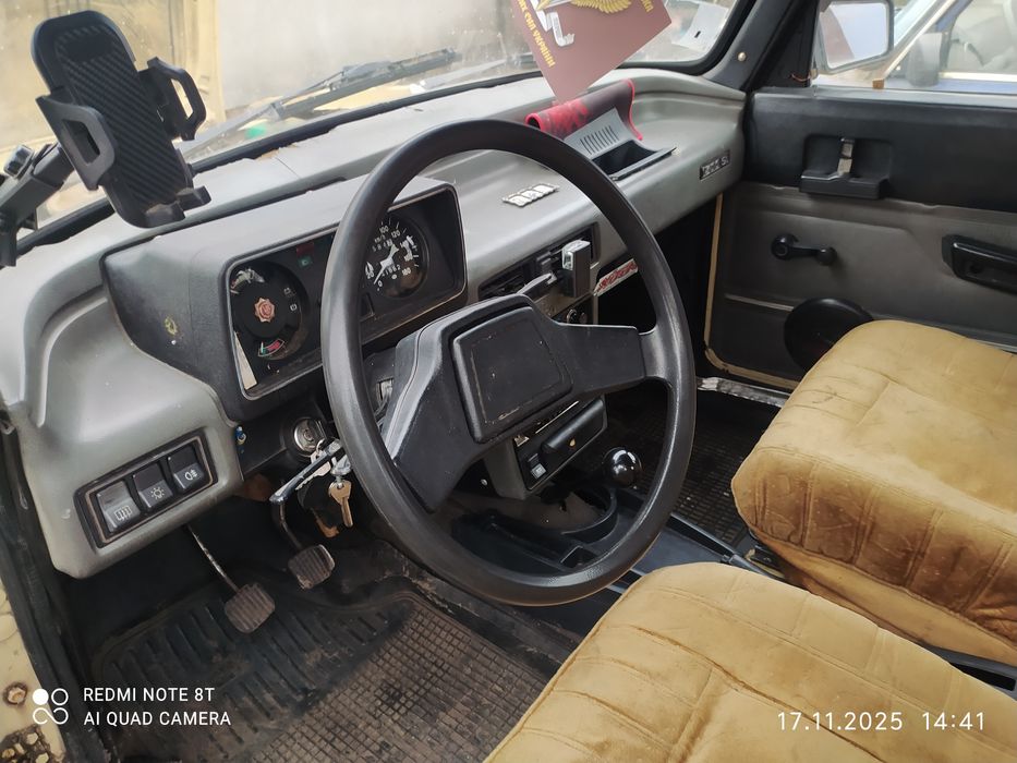 Москвич АЗЛК Люкс