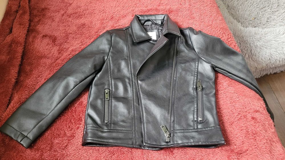 Śliczna kurteczka skórzana dla dziewczynki, r. 110, Sinsay, nowa.