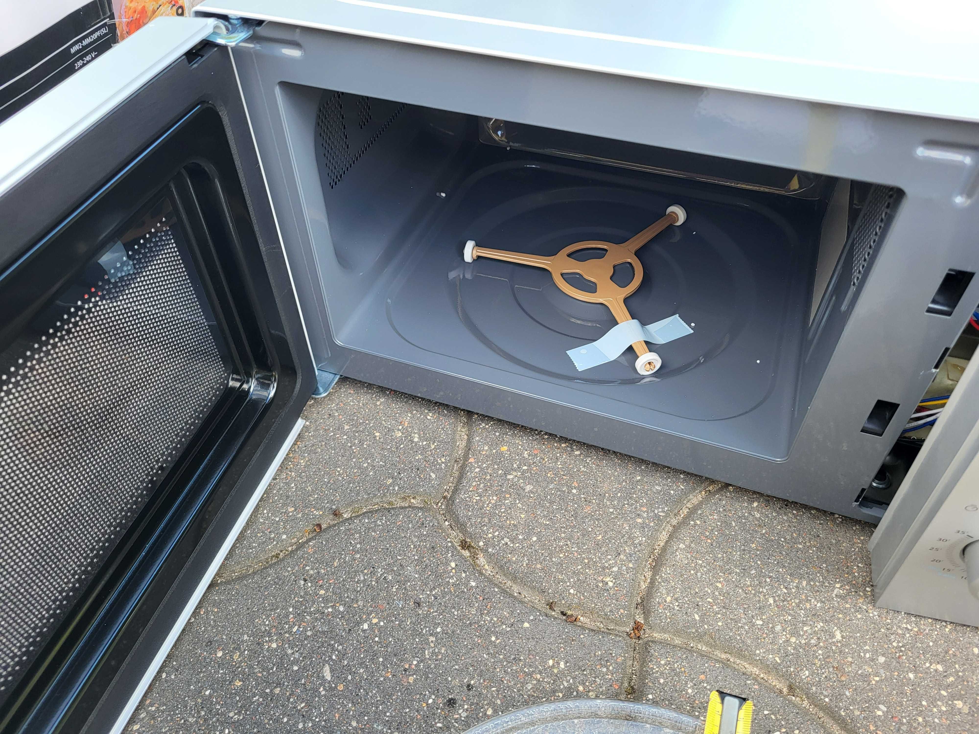 Nowa kuchenka mikrofalowa Toshiba MV-AM20T z grillem mocna 800w