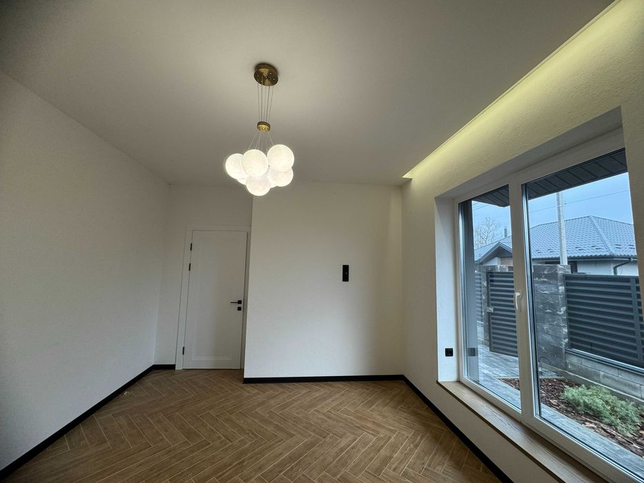 Котедж з сучасним ремонтом у курортному Ворзелі! Мінімальне оформлення