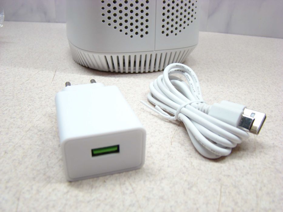 Bezłopatkowy Mini Wentylator 5 kolor LED 6W Cichy Stylowy 3 Prędkości