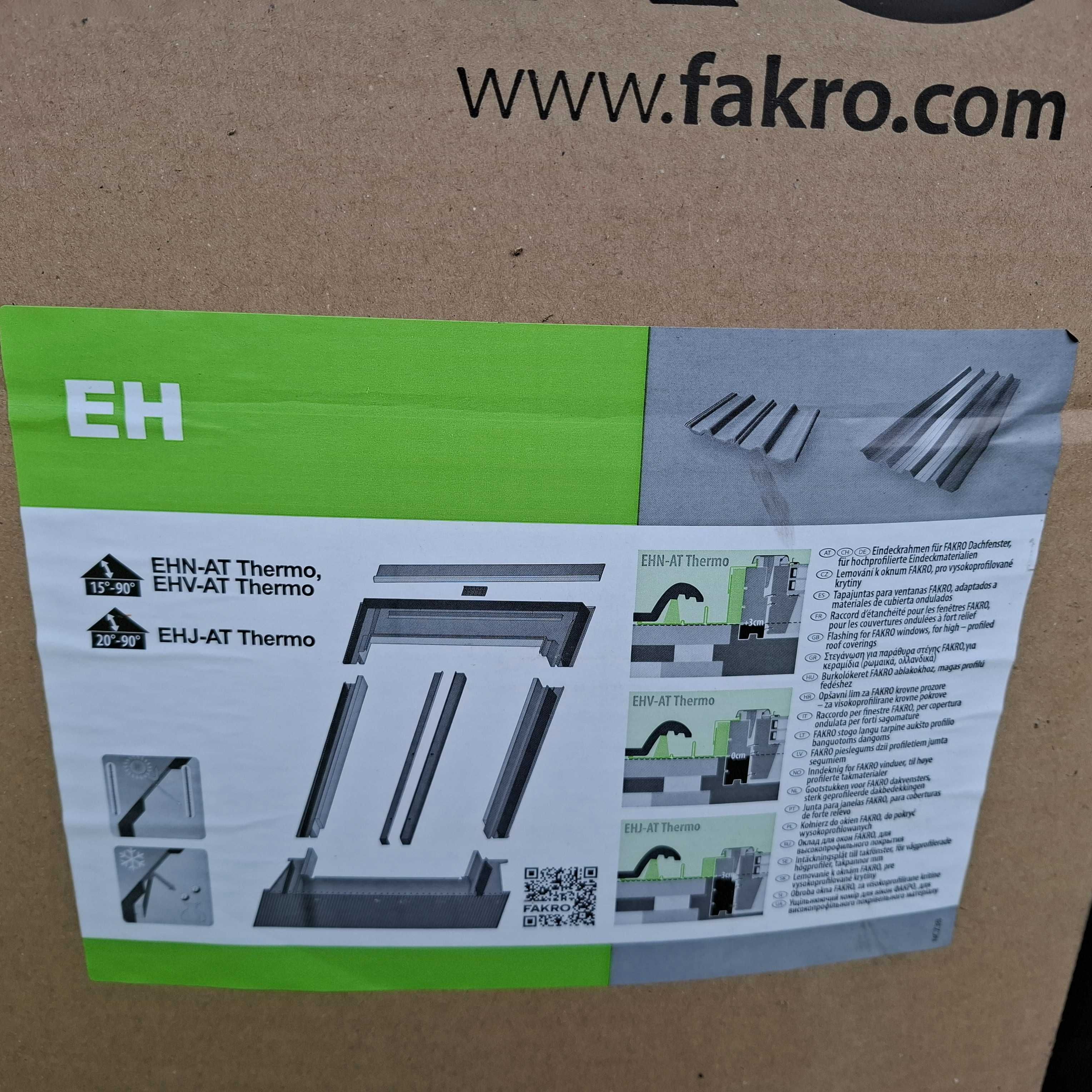 Okno dachowe FAKRO FTP-V U4 z kołnierzem