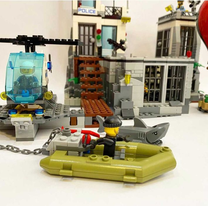 Конструктор Lego. Набір 60130. Острів-в'язниця.