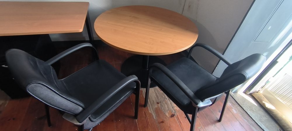 Lote Escritório,3 secretárias,2 Bl Rodados,Mesa Reuniões, 3 Cadeiras