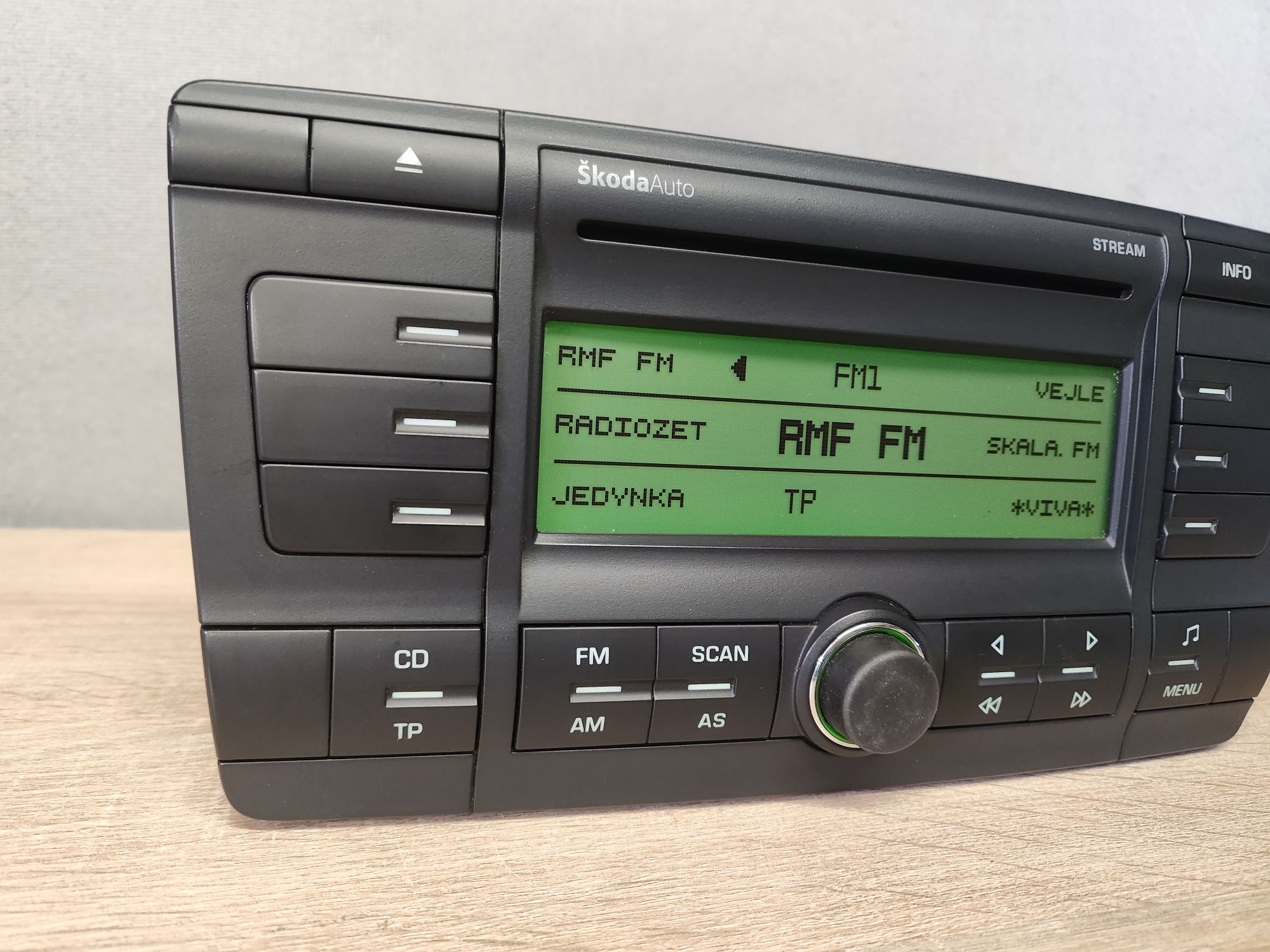 Radio samochodowe Skoda STEAM Octavia 2 z kodem Zadbane
