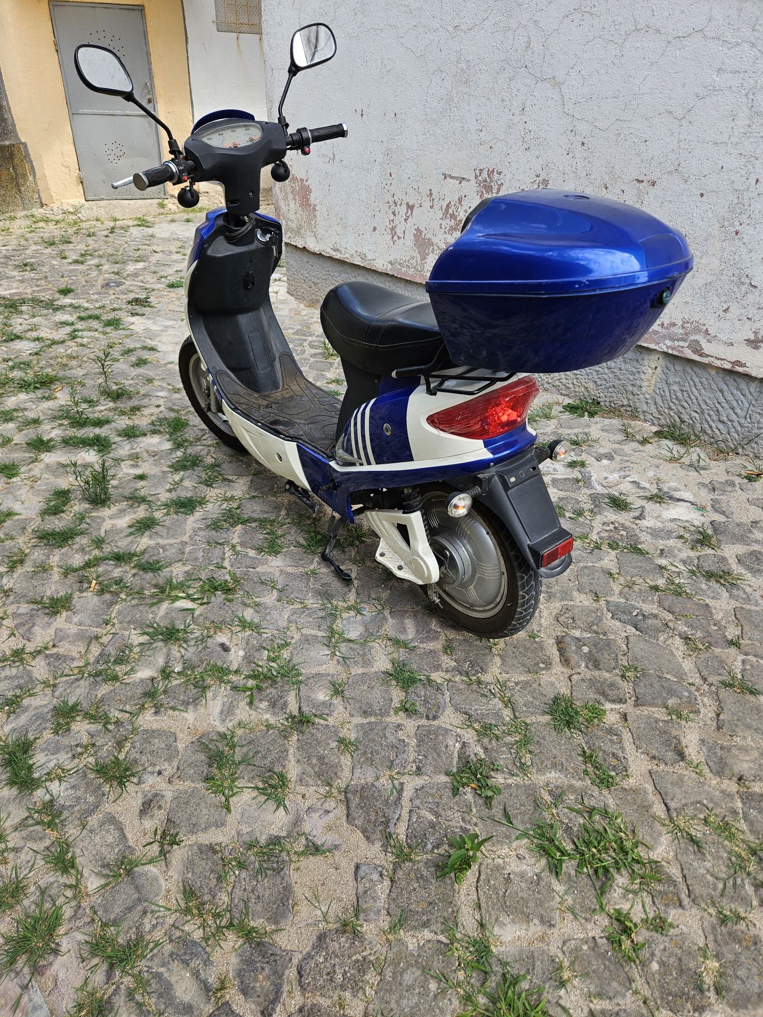 Mota eléctrica em bom estado