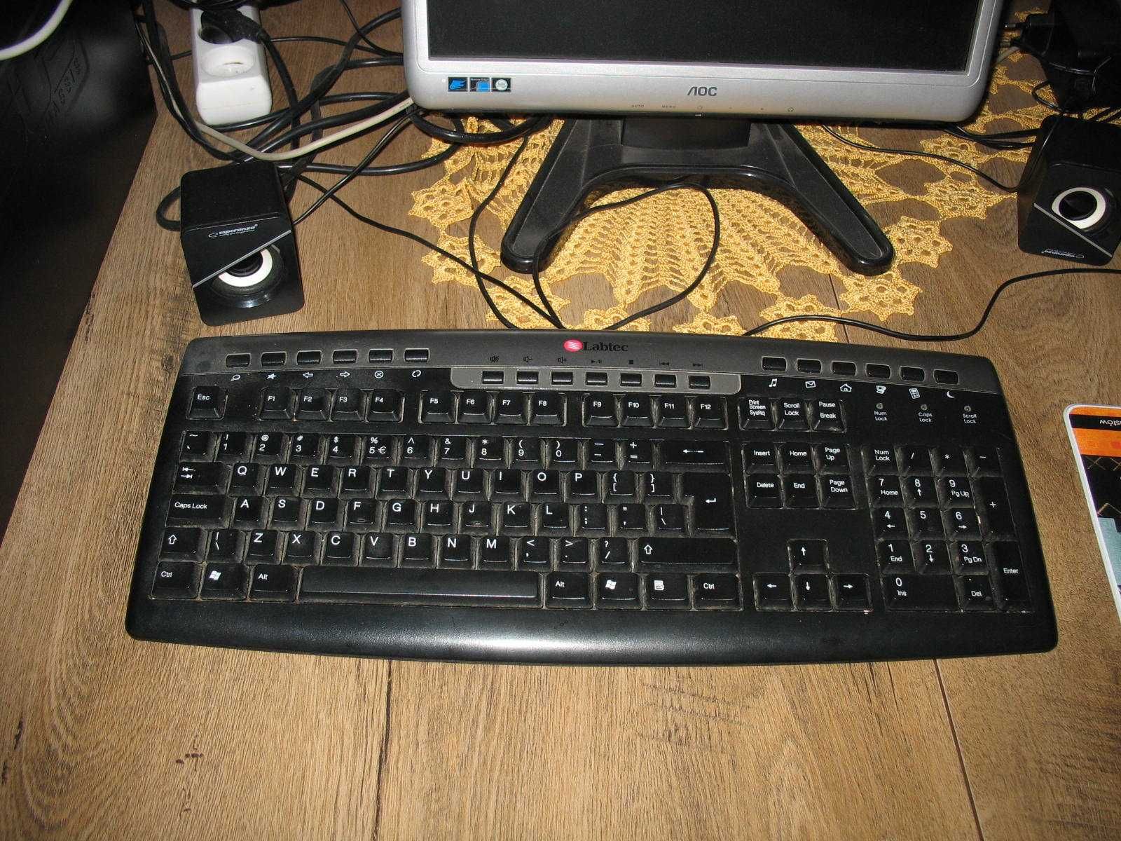 Sprzedam Komputer stacjonarny PC Asus Vento A8 -  z wyposażeniem