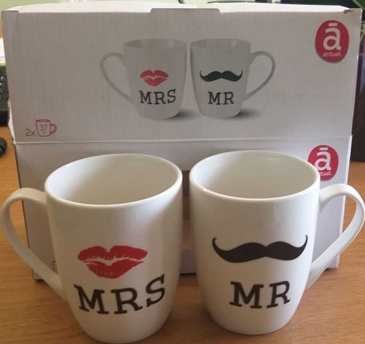 Conjunto de 2 canecas de porcelana novas