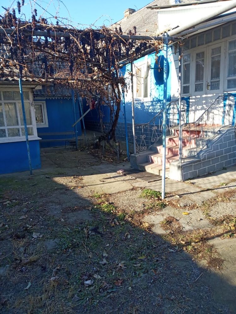 Господарський, охайник будинок в селі Яришів