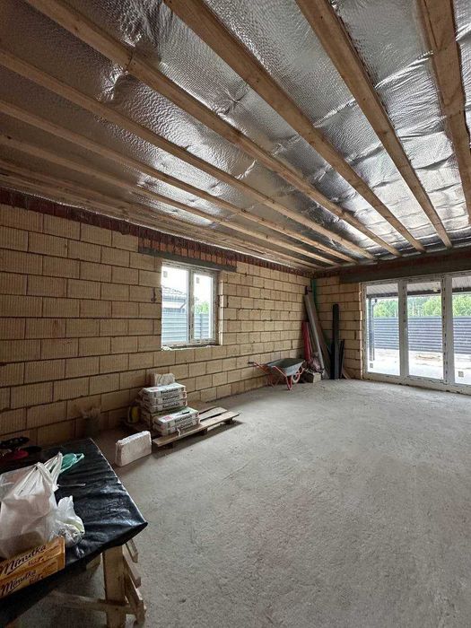 Одноповерховий будинок в Дмитрівці поруч ліс та центральна дорога