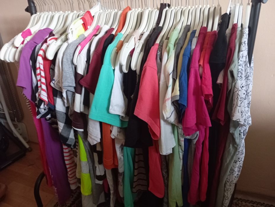 Koszulki damskie 60 sztuk, odzież używana s, M , L.