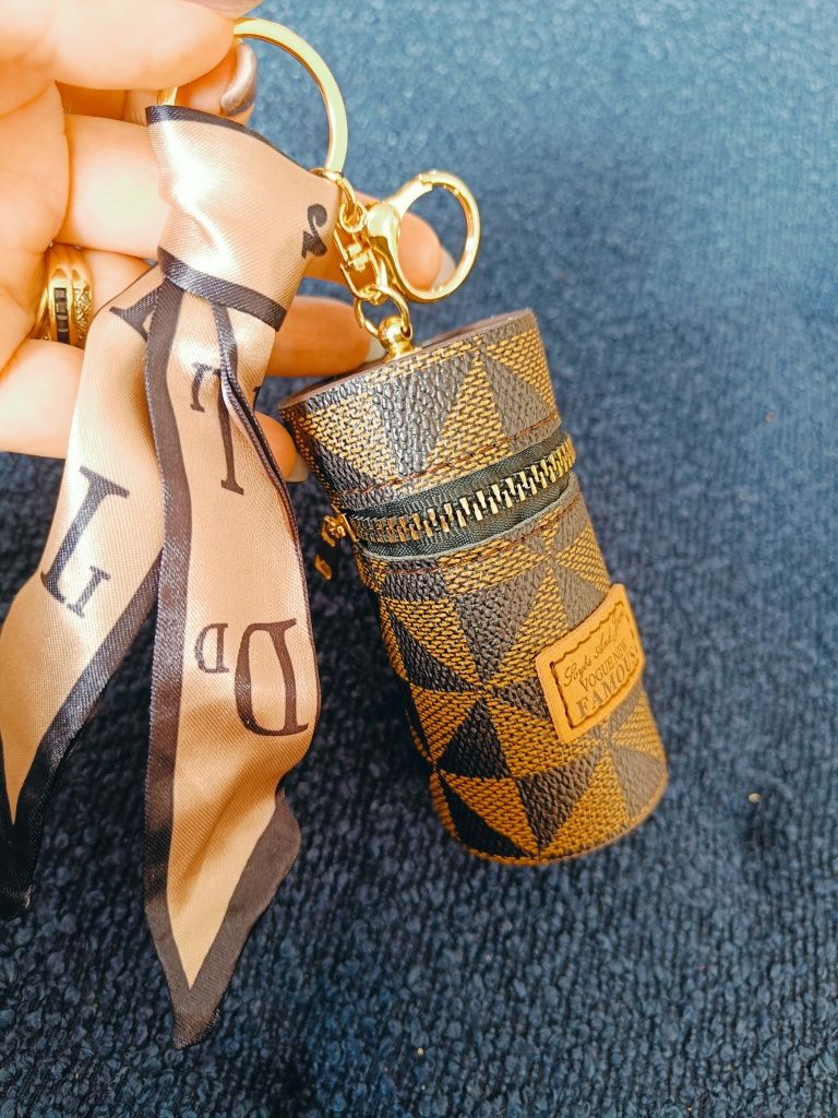 Nowy elegancki brelok do kluczy etui na pomadkę lub inne drobne rzeczy