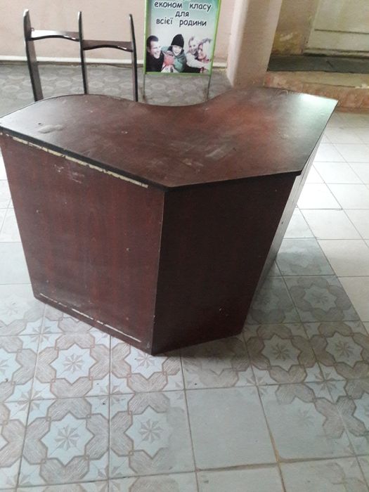 Стелажі торгові прилавки