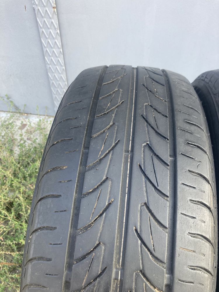 Продам дві літні шини195/60R14