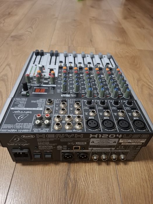 Sprzedam mikser Behringer xenyx 1204USB