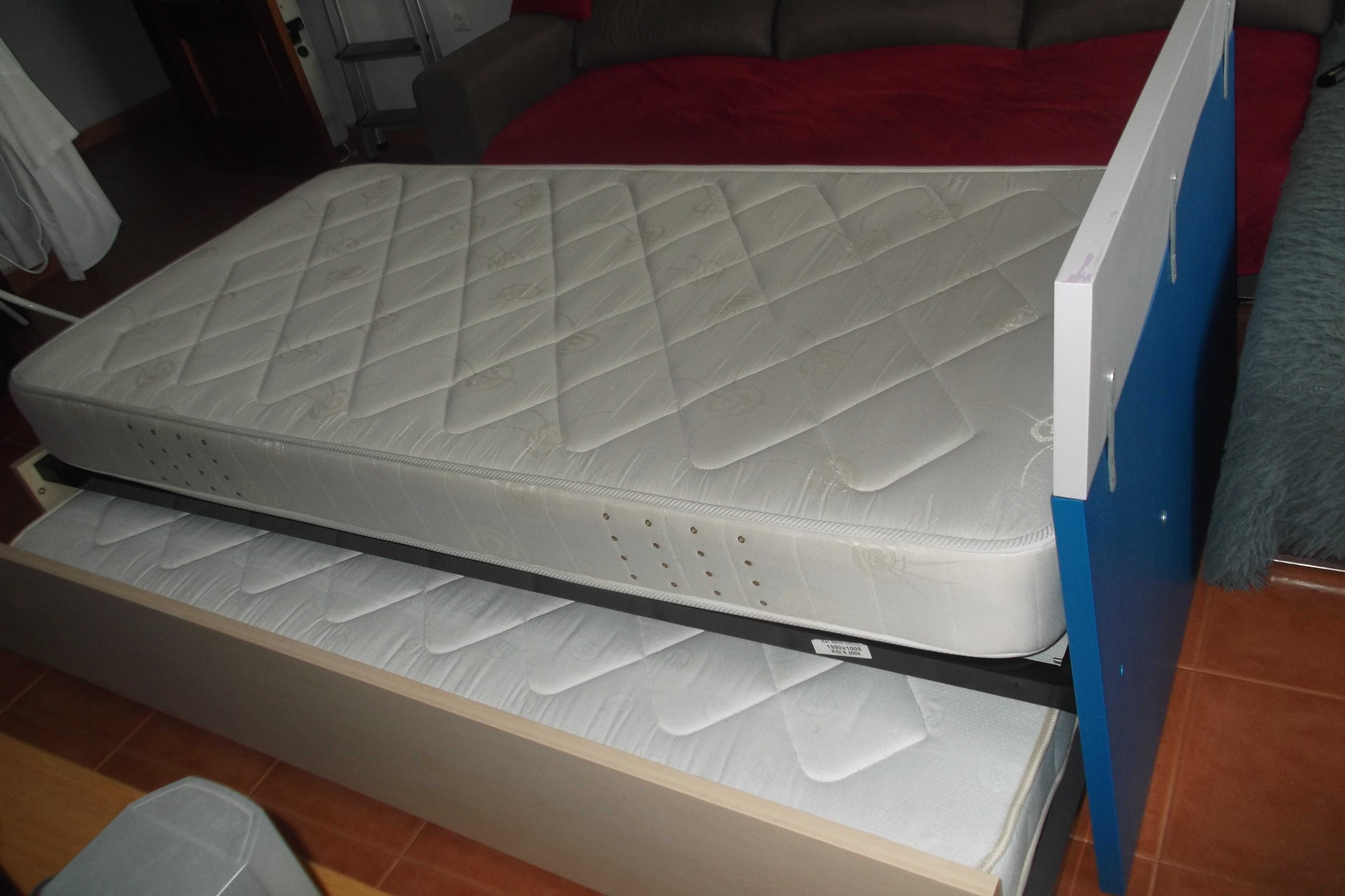 Cama Solteiro ou Casal (com Colchões)