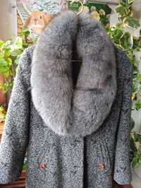 Зимнее пальто, с меховым воротником , в прекрасном состоянии