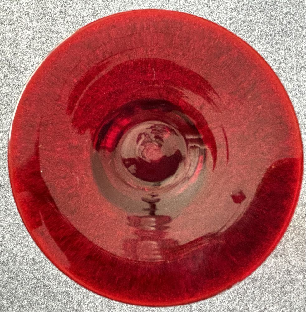 Czerwony wazon z PRL-u
