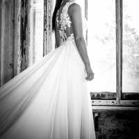 Piękna suknia ślubna z trenem