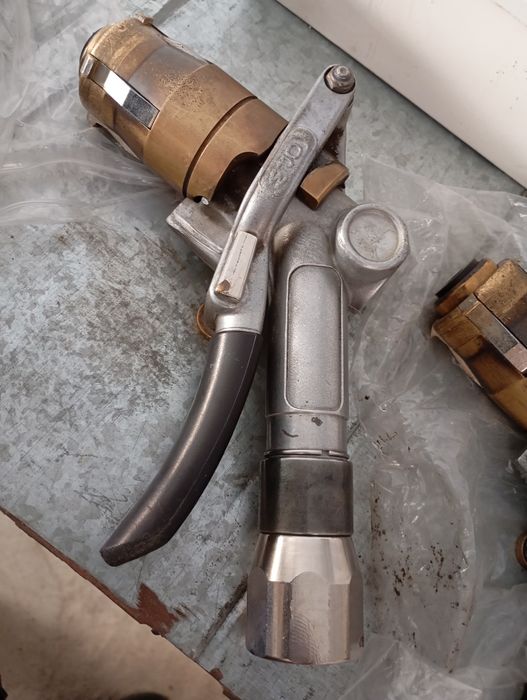 Кран топливораздающий газовый(пистолет заправочный)