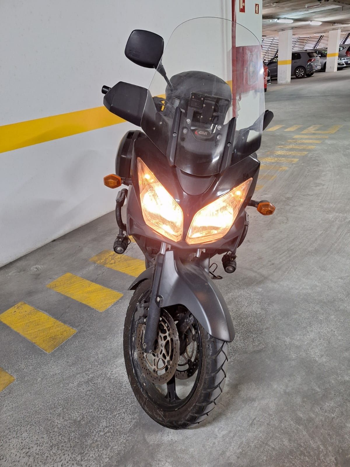 Suzuki v-strom 650 - ano 2005