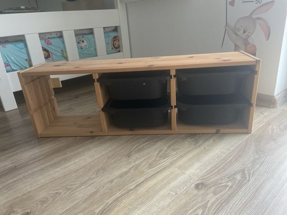 Regał wisząct z pojemnikami Ikea Trofast