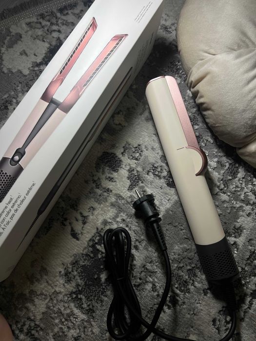 Випрямляч  з потоком повітря — безпечне вирівнювання Dyson Airstraiт