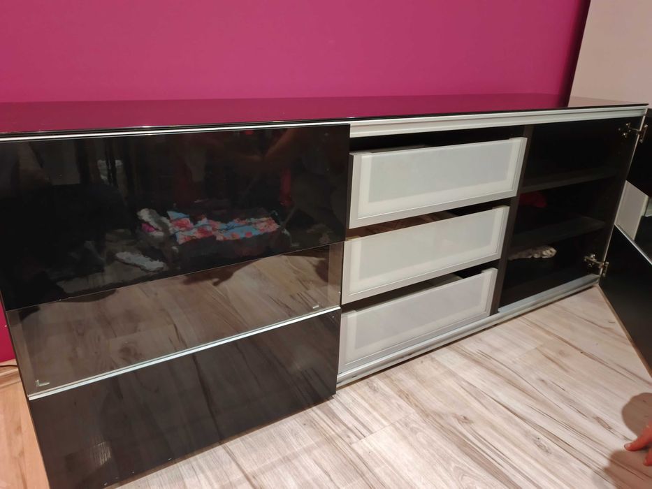 Sprzedam komodę że słupkiem.