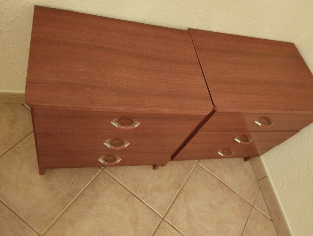 Mesa cabeceira em madeira