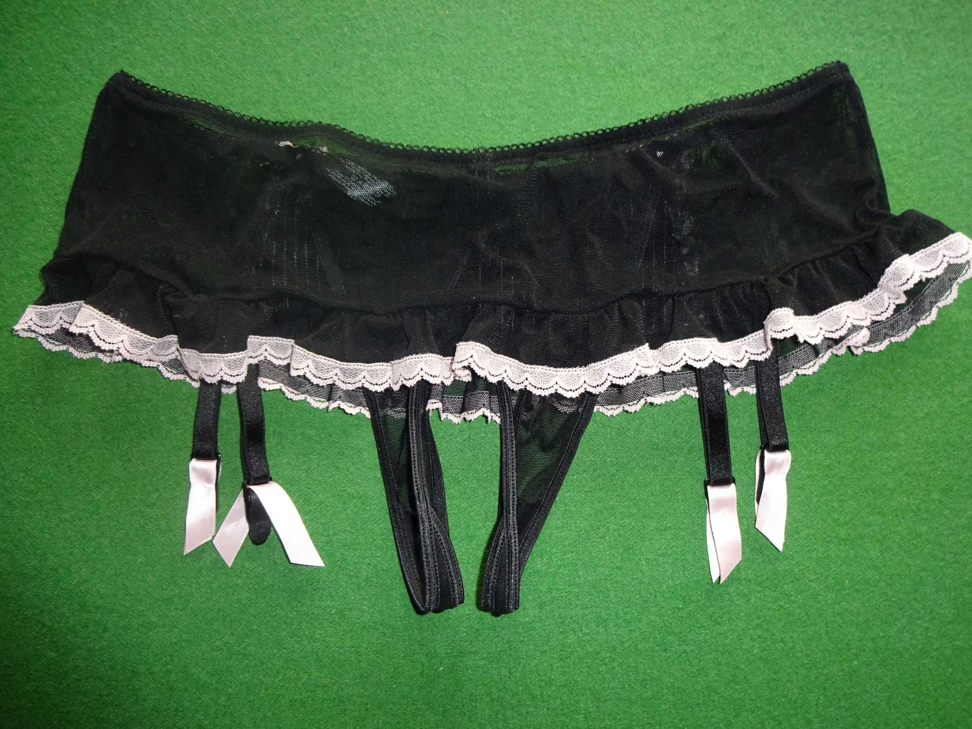 ANN SUMMERS czarny pas do pończoch ze stringami z otworem L