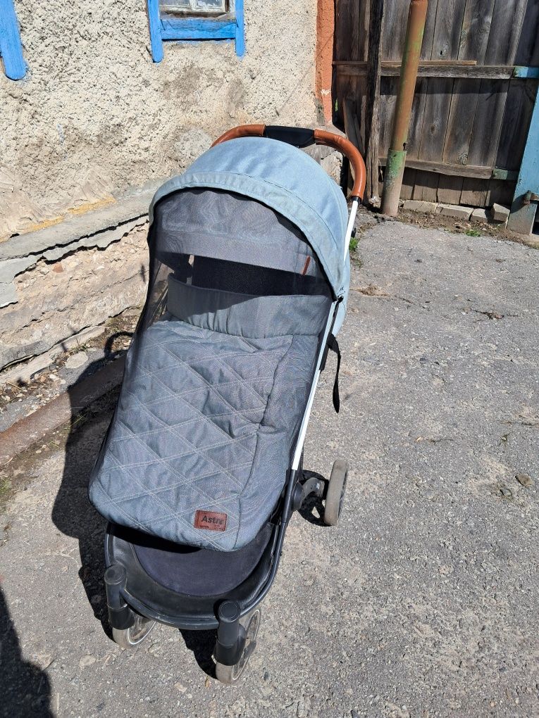 Продам прогулянкову коляску, в гарному стані.