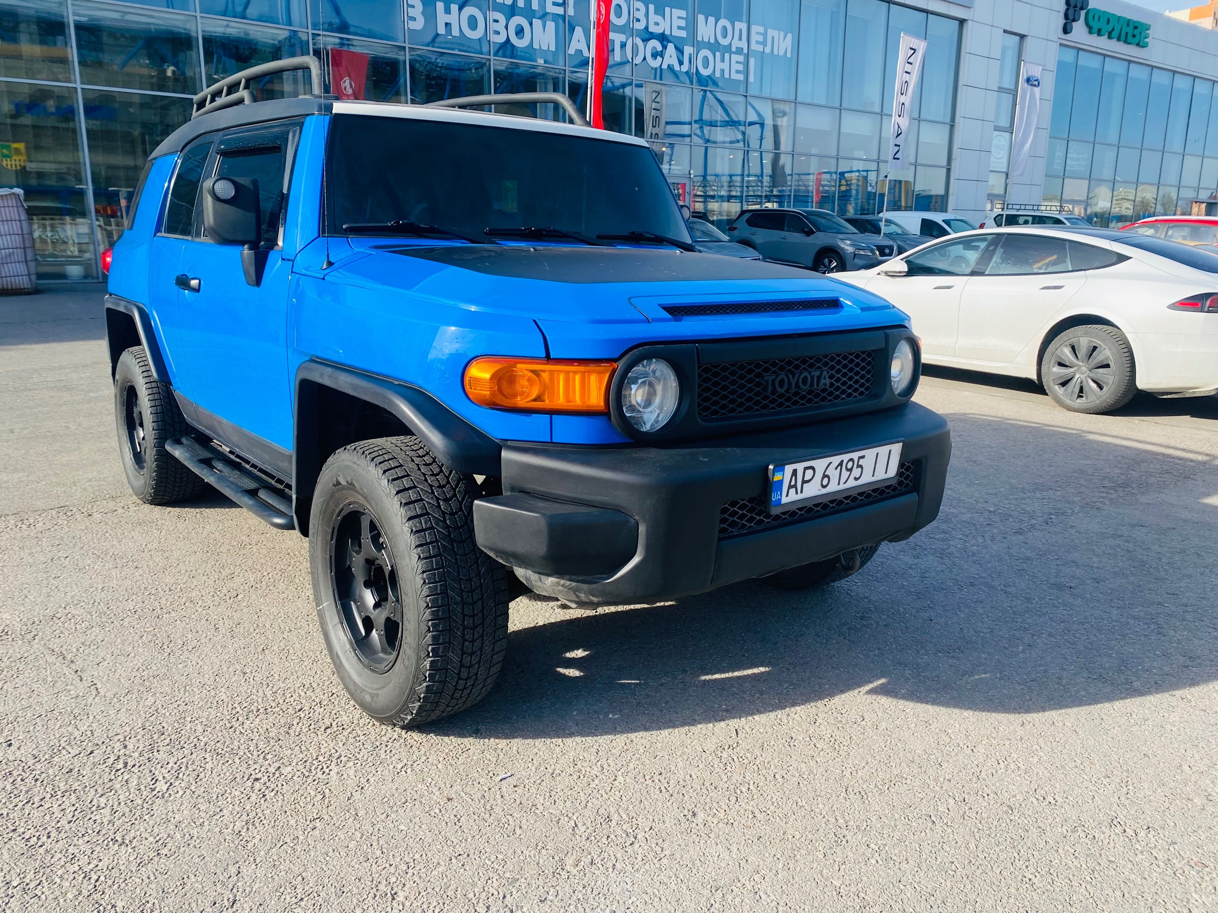 FJ Cruiser Газ 4*4 ,Возможен обмен.На авто либо недвижимость .