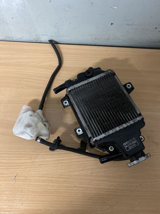 Piaggio Medley 125 ABS Najnowszy Model Chłodnica zbiorniczek 150