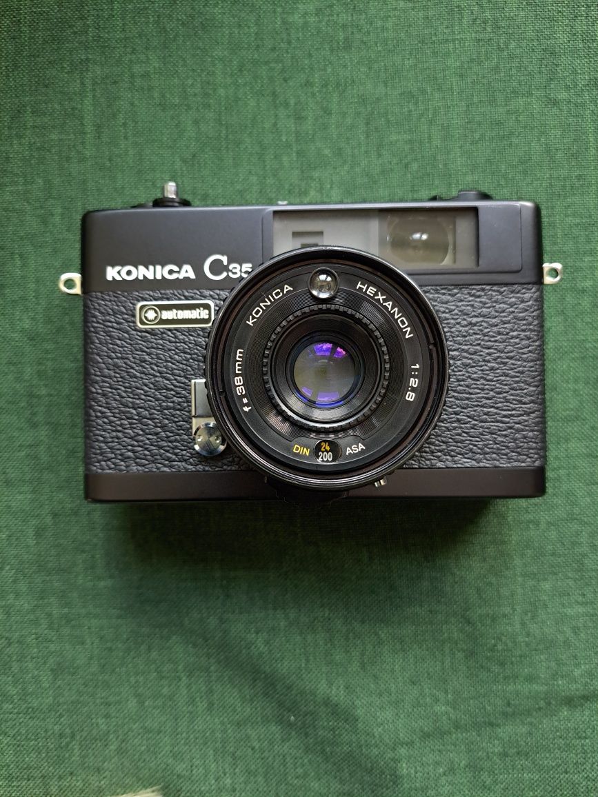 Aparat Konica C35 z futerałem.Jak nowy!