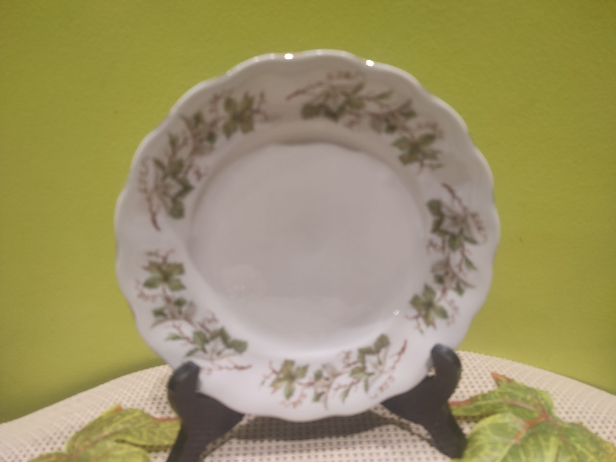 Zestaw dwóch talerzy deserowych porcelana Karolina