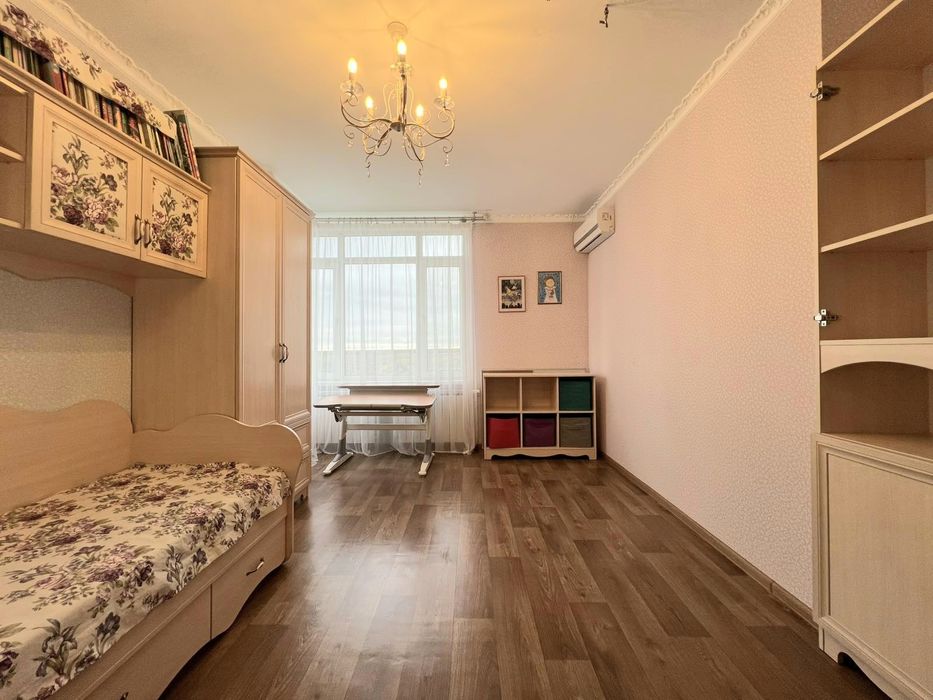 Науки 80а, 3 кімнатна роздільна, монолітний будинок