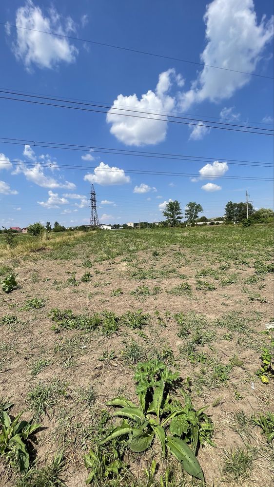 Продається земельна ділнка під комерцію