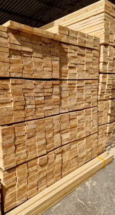 Продаж сосни пиломатеріалу дошки бруса стропил