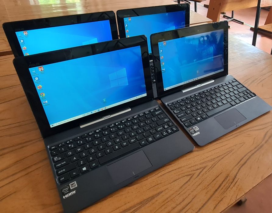 Планшет з докстанцією Asus 10" 4 ядра Windows 10