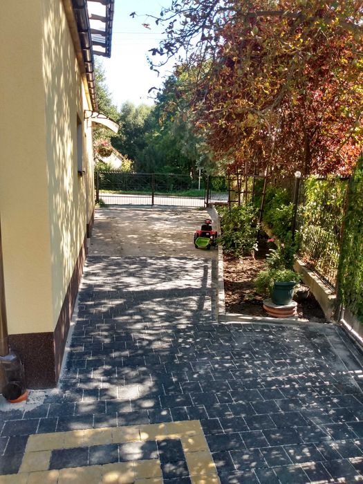 Sprzedam dom 2 poziomy po 100 m2 plus duży parter pod działalność