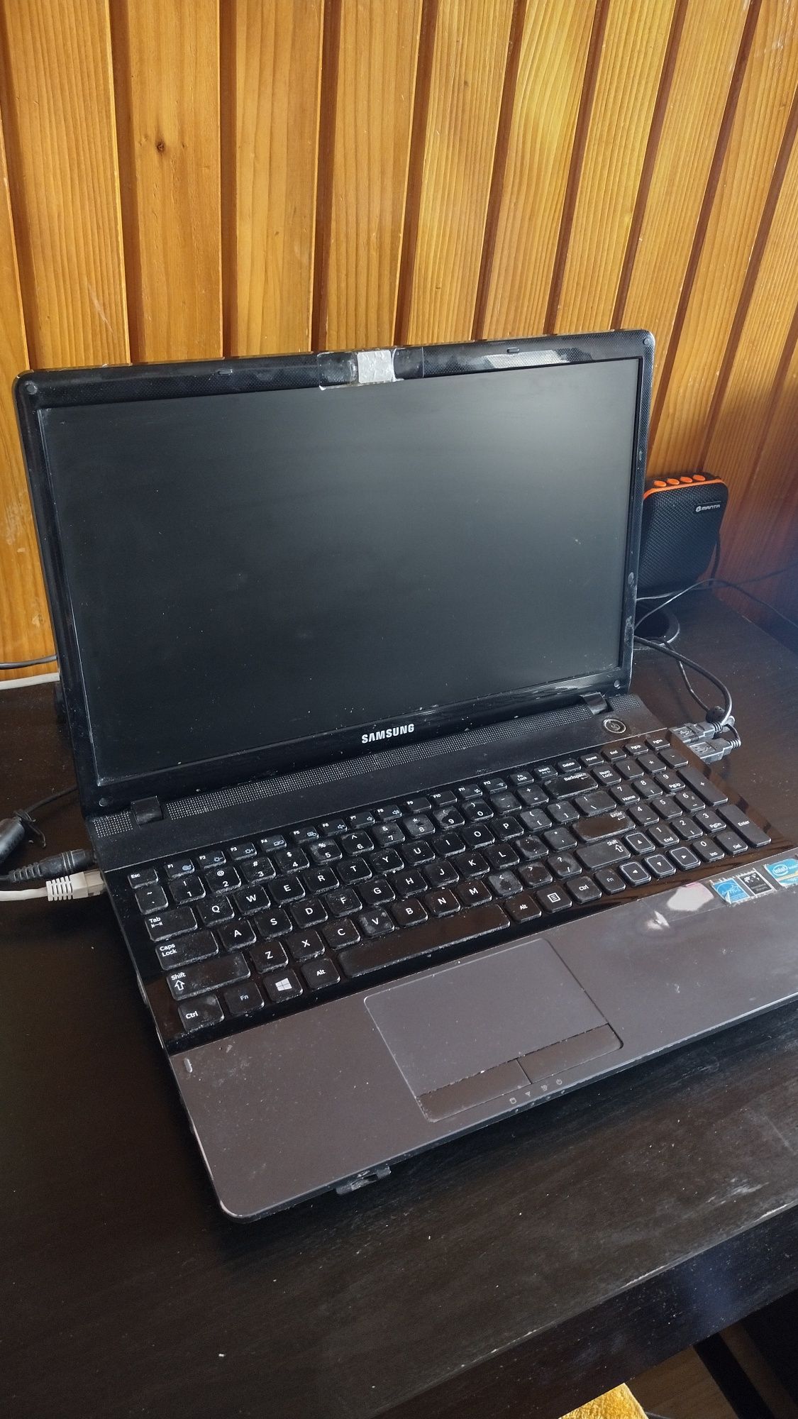 Laptop Samsung 310E5C  i3 8GB  DVD Windows 8 + skaner