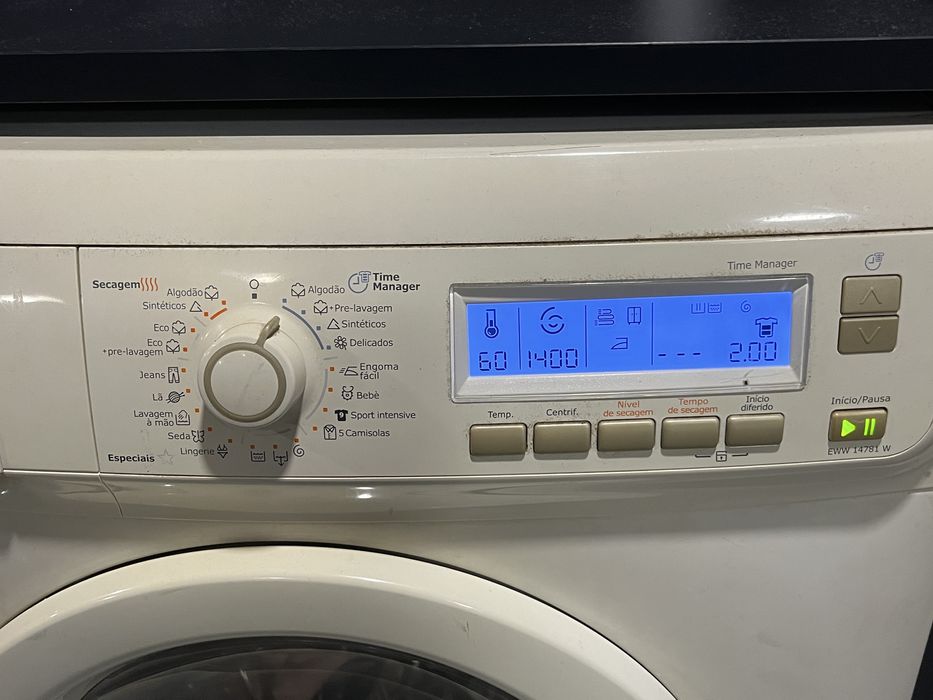 Maquina lavar e secar roupa Eletrolux