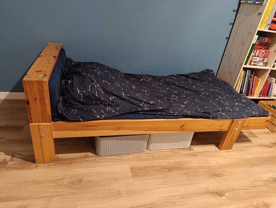 Cama da criança tamanho adjustavel